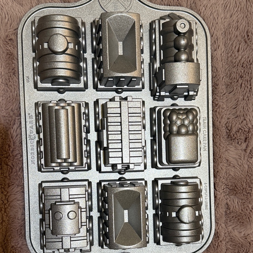 Nordicware Train cake pan